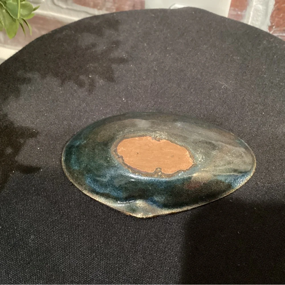 🔴 Vintage - Copper ? Metal - Unique Red - Oyster Shaped Rare Designed Ashtray - Picture 6 of 9